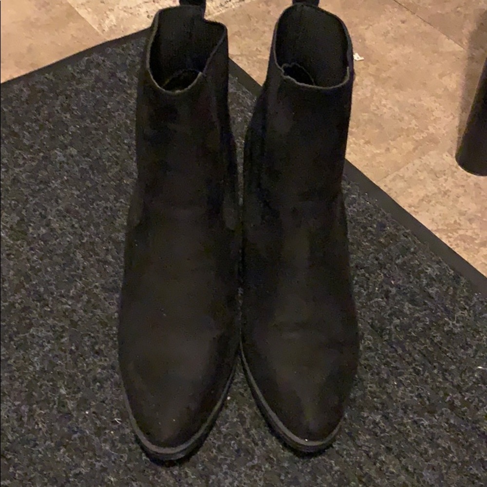 Black heel boots